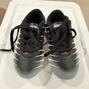 Vizari Toddler Soccer Cleats - size 8